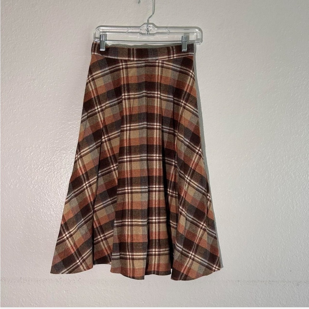 Brown and tan plaid midi skirt with waistband #grunge #plaid